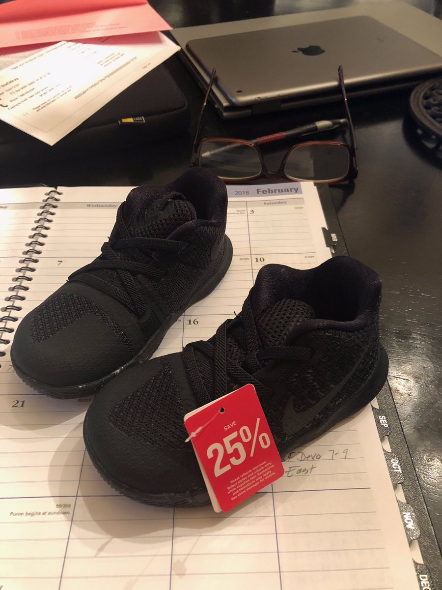 <a href="/FinishLine/">Finish Line</a> didn't think it was possible to screw up my order this bad... these are baby shoes that aren't even the right model or color