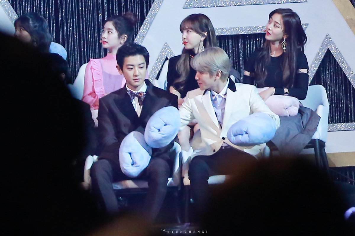 bestofchanbaek's tweet photo. 180111 GDA 

cr. byunchenxi0506 https://t.co/OXuRSBUiQe
