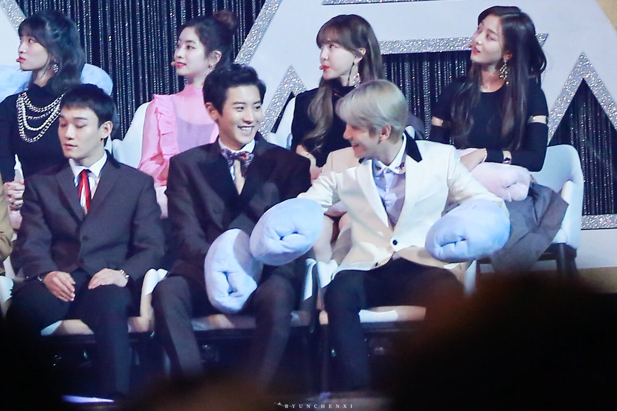 bestofchanbaek's tweet photo. 180111 GDA 

cr. byunchenxi0506 https://t.co/OXuRSBUiQe