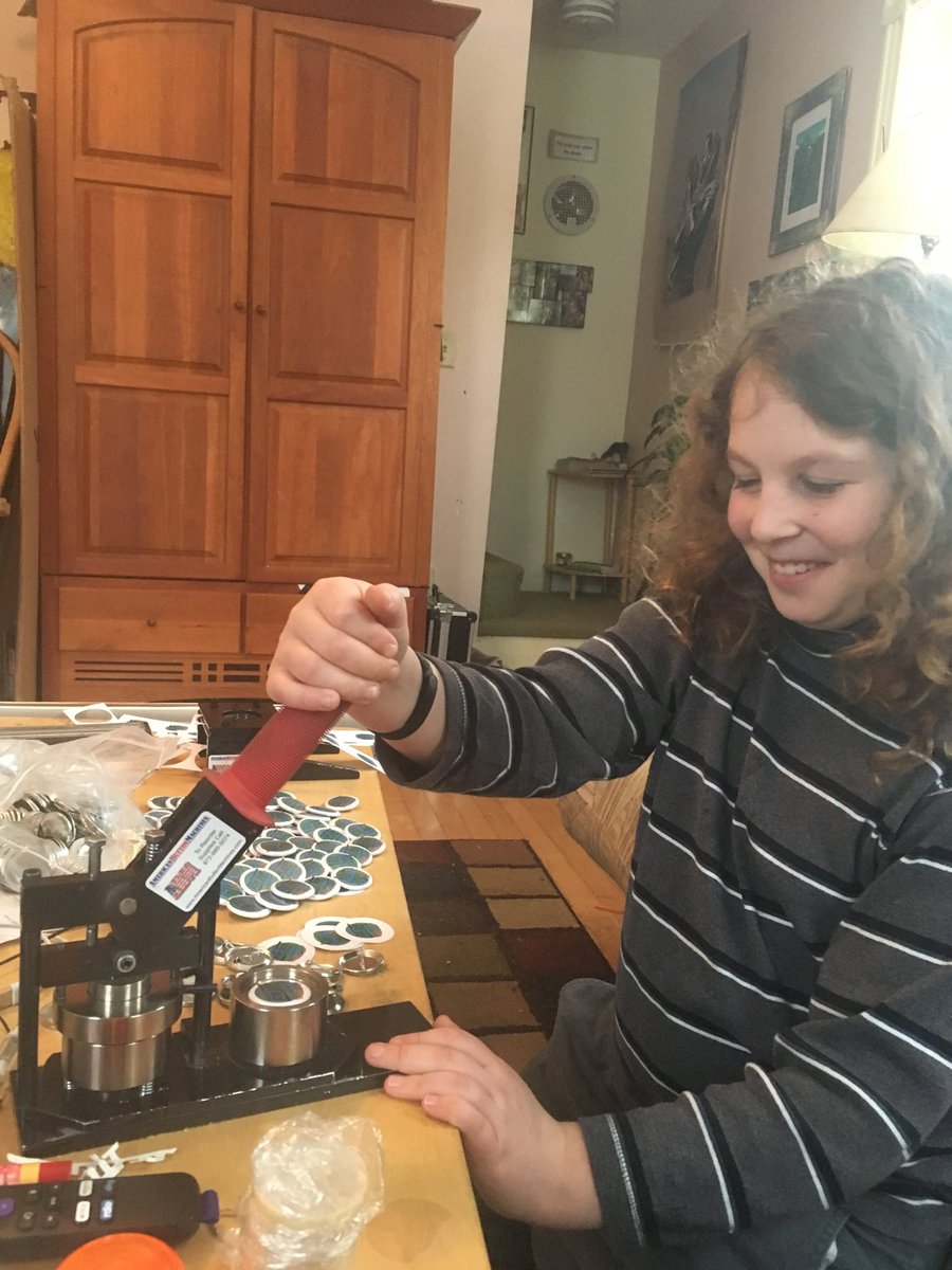 march_future's tweet image. Ira's busy making buttons! Press your own at the art party this Sunday @ 420 Pine Street, Burlington (The Hive Studio) or scoop some up at the march by donation #VTM4OF