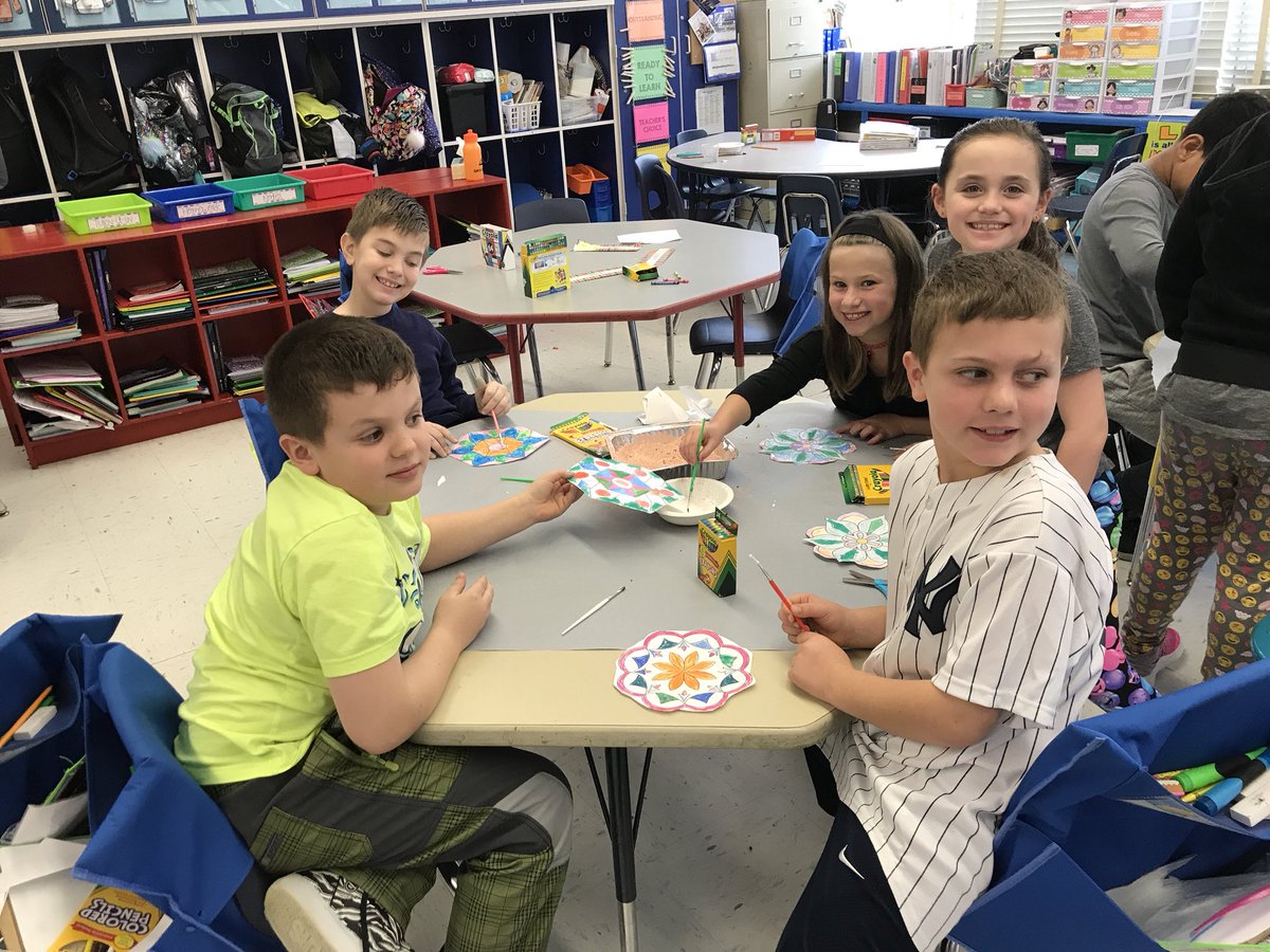 MrsSciaraPOB's tweet photo. Getting creative with a rangoli “craftivity” since we are studying culture in India!  #culturestudy #globalawareness https://t.co/G97QVzJlo2