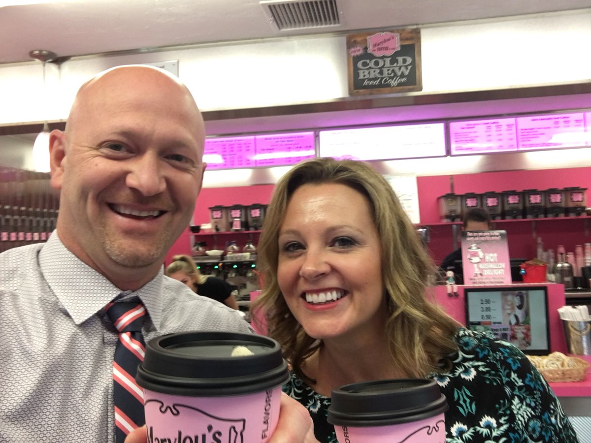 Thanks <a href="/klucky31/">Kahra Lutkiewicz</a> for my South Shore initiation tour and my first #pinkcoffee from <a href="/MarylousCoffee/">Marylou's Coffee</a> ☕️🏖