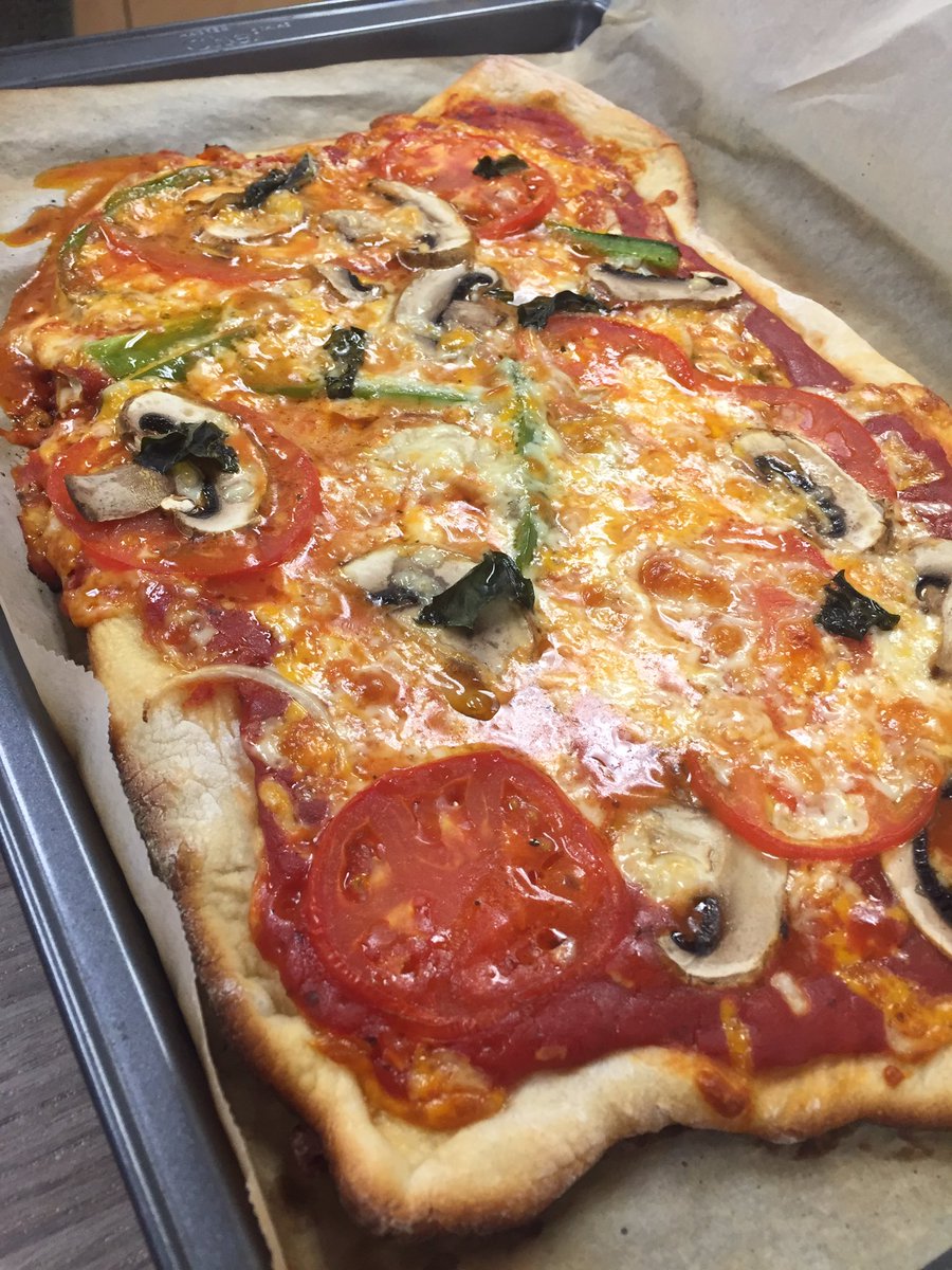 msmjhowell's tweet photo. Cooking class tonight in the Hub! @MajorBallachey #foodprep #properfoodhandling #delicious https://t.co/QBCauX1rH9