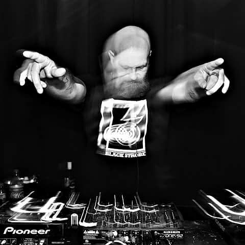 deepspaceradio_'s tweet photo. Today.
11 pm to 12 am (US/ET)
Bohn - DSR Xclusive Mix.
A DJ session.
#Techno #DeepSpaceRadio
https://t.co/LgM2TV8C2s https://t.co/78pJMPHAOj