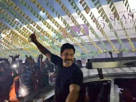 CineTimee's tweet image. #Chiyaan #Vikram At @VettriTheatres For #SketchFDFS !
@theVcreations ! @vijayfilmaker ! @RIAZtheboss !
#CineTimee !