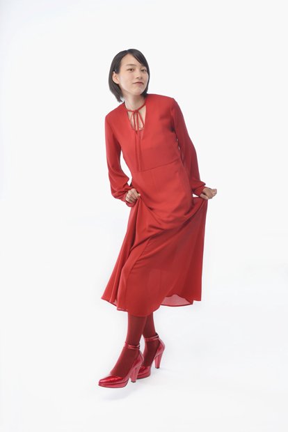 Blanche M09 赤いドレスがよく似合ってます T Co C9ypxv9yvo ヘアメイク 菅野史絵 スタイリング 飯嶋久美子 Iugo 衣装協力 Kiwandakiwanda 写真 門間新弥 のん 能年玲奈 T Co Iujcmfhuoa Twitter