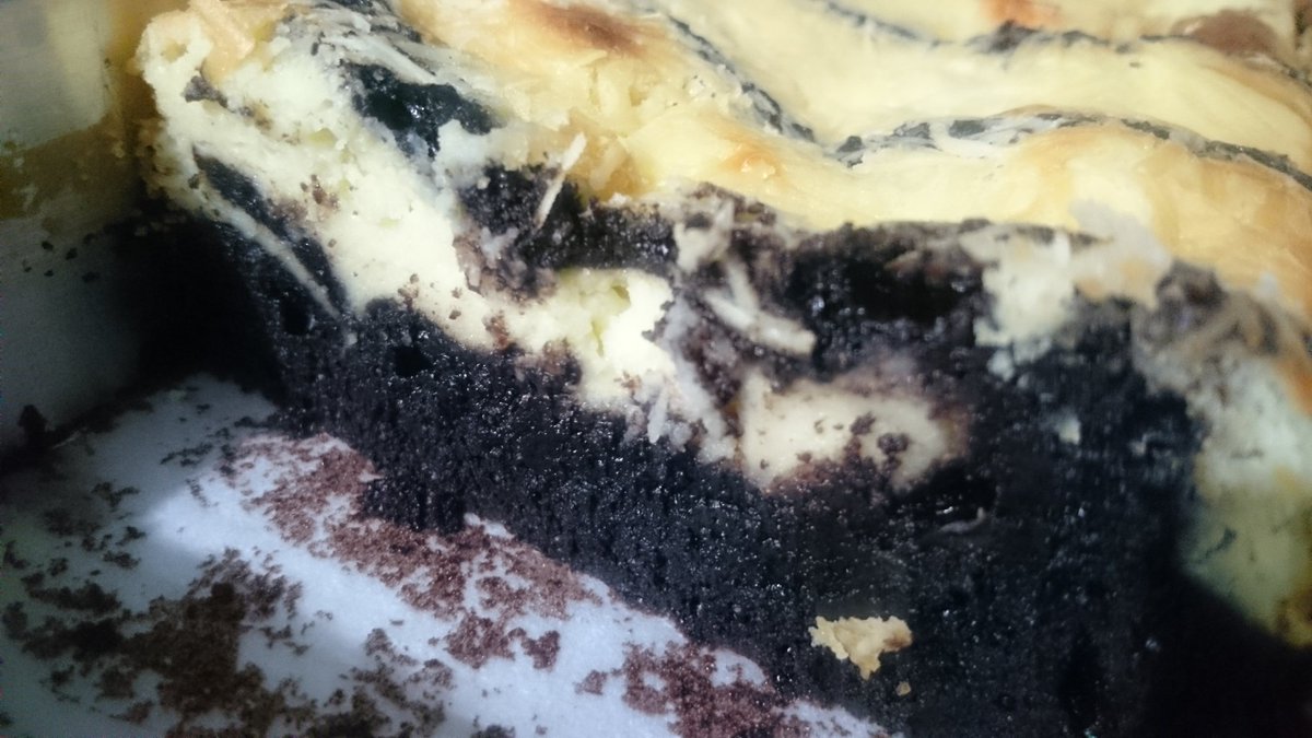 BomasAdiPermadi's tweet photo. @furqan_lindu Seeeeepppp om... Sembari bkin pudding, jgn lupe nikmatin cheese fudge brownies yg legiit 😋😎 https://t.co/goljREHvqq