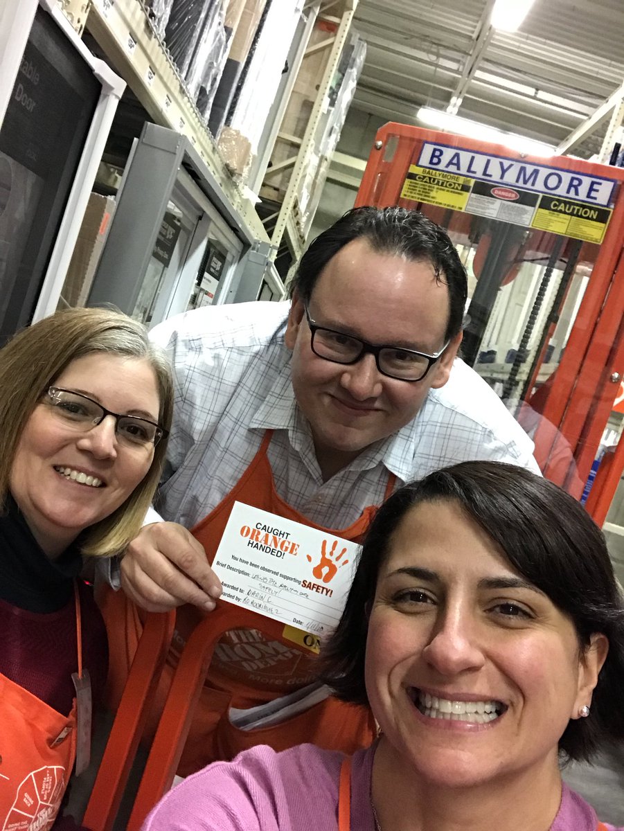 nyyroro's tweet photo. Caught orange handed working safely! Meet Darin DS D30 from Catskill, NY! He said he works safely for his “crazy” wife Lynn ❤️! Congrats team #6176Pride on 180+ days safe! #NJM #SafetySelfie @CoppageDarin @845Lynn @BrolaJ @daryl_hagen @ASDS_Matt6176 @jspeed007goku @Peter_Envy https://t.co/uhJVA6gCFK