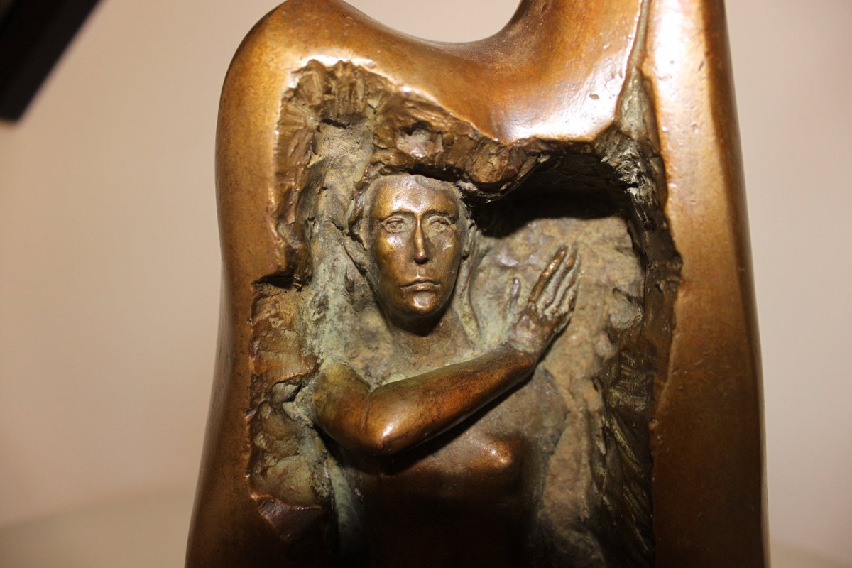 Incunable? This bronze was created circa 1990 by Jorge Brito commissioned by the @MonnaiedeParis. It does not appear in the catalog. Its circulation is not known. Price is not known. We appreciate the information that can guide us. <a href="/AUMuseum_Katzen/">AU Museum at the Katzen Arts Center</a> <a href="/museoreinasofia/">Museo Reina Sofía</a> <a href="/museomalba/">MALBA</a>