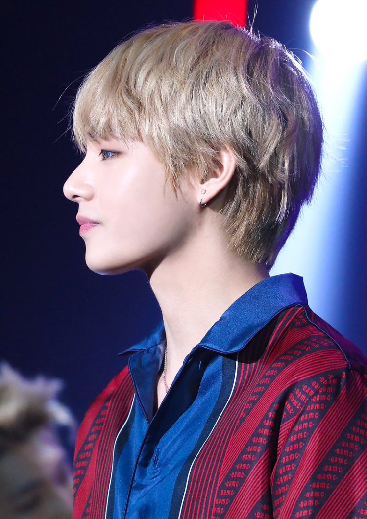 트위터의 Kim Taehyung 10/10/18 님: "Side view 🙌😻💜 @BTS_twt #iHeartAwards #