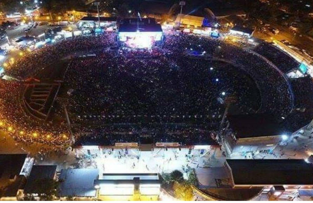 amoreternida's tweet photo. Esto es algo #Grandioso @AbelPintos @wyndypinrod más de 25000 personas 😱😱!
Esto si q es de #Locoooooooo😱😱!
Sos una genio .
LaFamiliaFesteja.
#AbelEnVillaMaria 👏👏👏 https://t.co/353Z7mTCwq