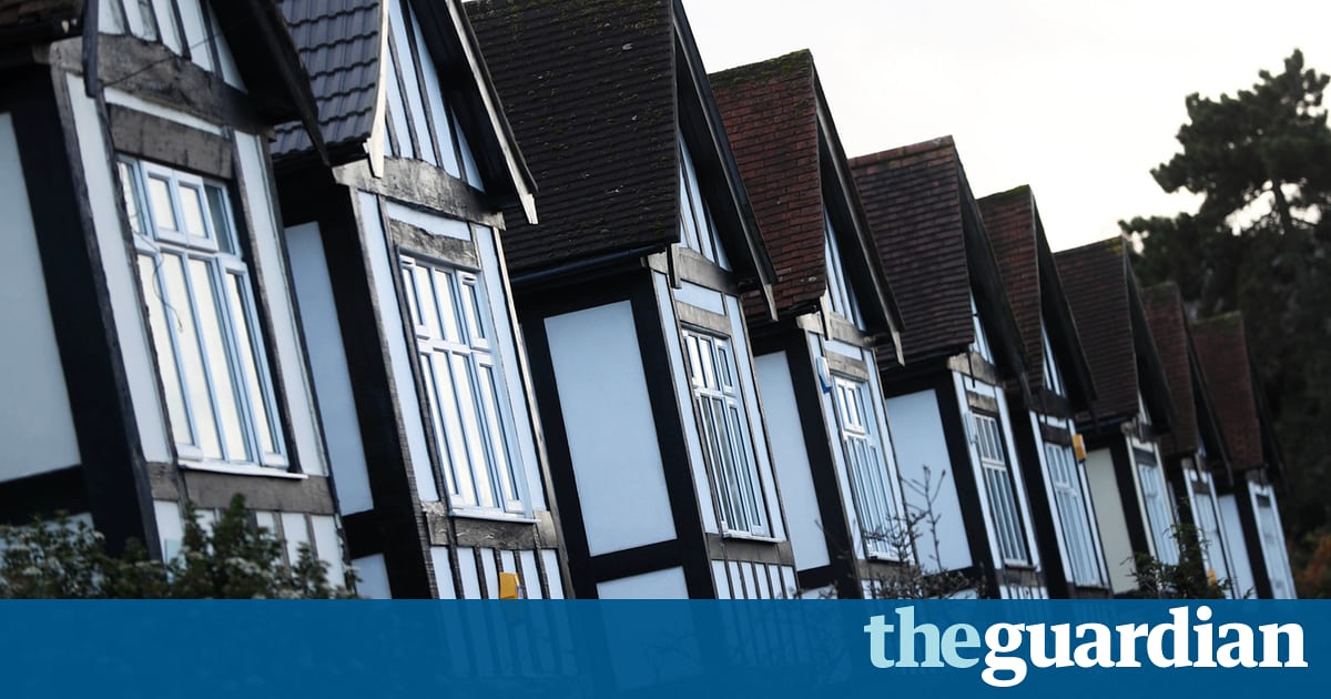 "UK house prices falling for first time since June... Squeeze on real wages and economic uncertainty are continuing to put potential house buyers off" Have you been tempted by the property market lately? goo.gl/1Aaenb
