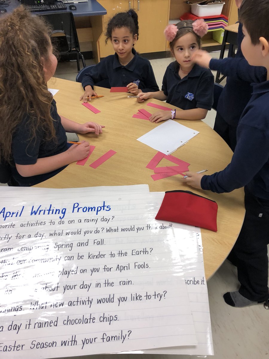 Miss_HAnderson's tweet photo. We had fun making up sentences of our own #who #what #where #when #combiningideas #sharedafewlaughs @OLVMWolverines https://t.co/PEkJC7Yf7y