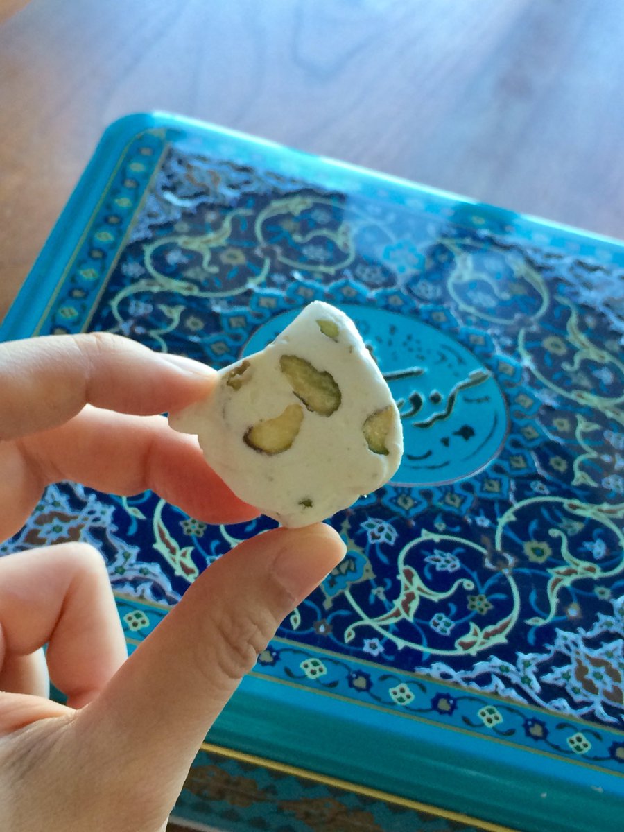 Chihiro イラン土産その３ イスファハーン名物 ギャズ ローズウォーターやほのかにスパイスを練りこんだヌガーにピスタチオが入ったもの バザールでもあちこちで売ってますが 町はずれの老舗店で買ってみました うまいとかまずいとかってものでは
