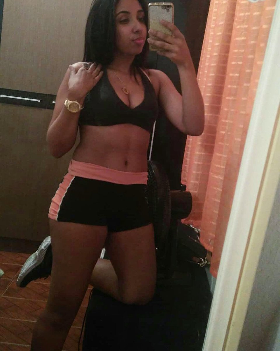jebarbs_'s tweet photo. Morta estou 🎶 😂 só vem #BoaBeach 💛😂 @Rayrinha13 https://t.co/ACi1gcAsFQ
