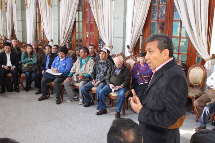 Para buscar soluciones viables a los problemas que afronta el país, de los que no escapa Mérida, <a href="/RamonGuevaraMRD/">Ramón Guevara</a> se reunió este jueves con los factores gremiales, sindicales, académicos y representativos de la sociedad civil.