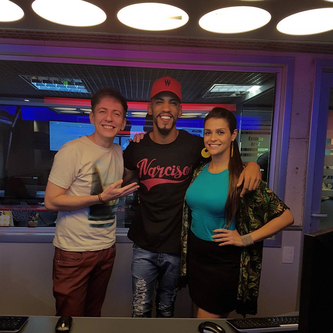 Aumenta esse volume
e venha para a
#RESENHAdoLINDAOFMODIA
com @dejotalindao
Apresentação
#AlexandreWoolley + #KellyJorge
Veja na <a href="/radiofmodia/">FM O Dia</a>!
> bit.ly/veja_FMODia <