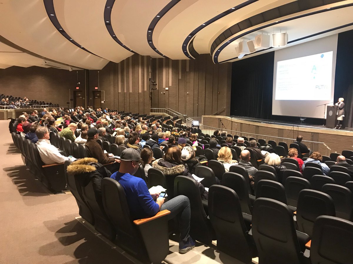 jaysenanderson's tweet photo. Several hundred families join us for our 8th grade registration evening #welcometojefferson https://t.co/4Cq9AX4dOs