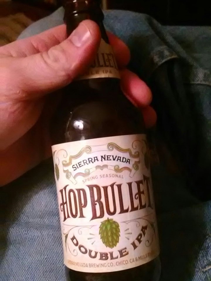 LVCicerone's tweet photo. Laundry night with @SierraNevada Hop Bullet Double IPA. #lehighvalleycicerone #ipa #craftbeer https://t.co/jjqVTelJXd