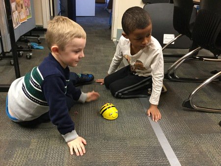 ProgresvTeacher's tweet photo. What Delights Me: K Ss sharing, collaborating and laughing as they explore coding with Bee-Bots. Loud! #reflectionRC #edtech #edtechchat #edtechteam #Kinderchat #Kindergarten https://t.co/IGy7u2wlJz