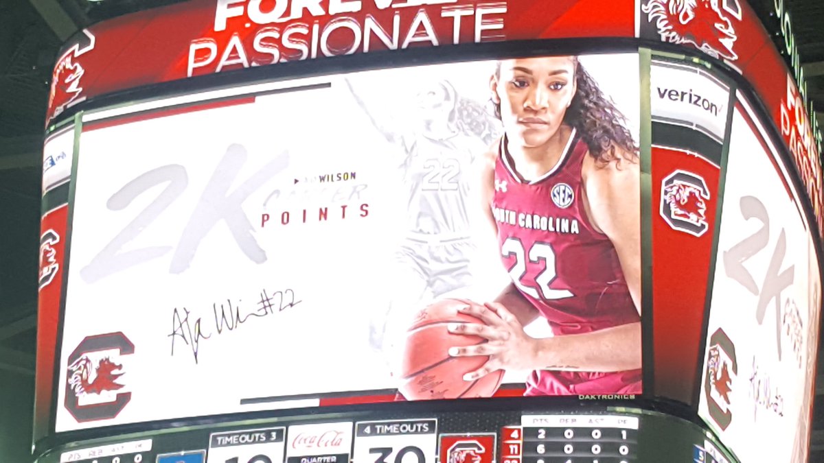 LouieRoth's tweet image. #WWB #gamecocks #2000points #a'jaWilson