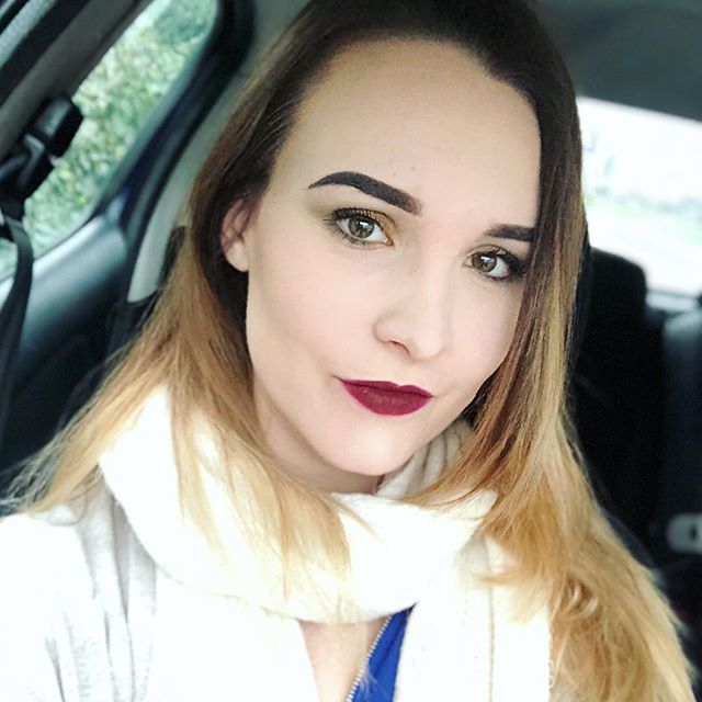 lipsticklifer's tweet photo. I’m totally in love with my lip powder today 💋💋💋 .
.
.
.
.
.
#lippowder #lips #plumlips #captivating #captivatinglippowder #captivatinglips #selfie #selfieoftheday #makeup #makeupoftheday #motd #lotd #lookoftheday #carselfie #brows #browsonfleek #you… https://t.co/VbEvw5j6hy https://t.co/Gku7bm26x9