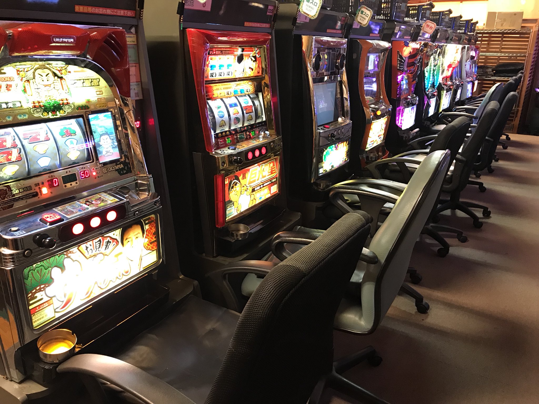 ゲームセンターマックス 今週の懐スロ 巨人の星ii 夢夢ワールドdx お見事 サブちゃん 吉宗 お父ちゃんやめて スロット パチスロ 4号機 ゲーセン 岡山 T Co Tpnn76lb7m Twitter