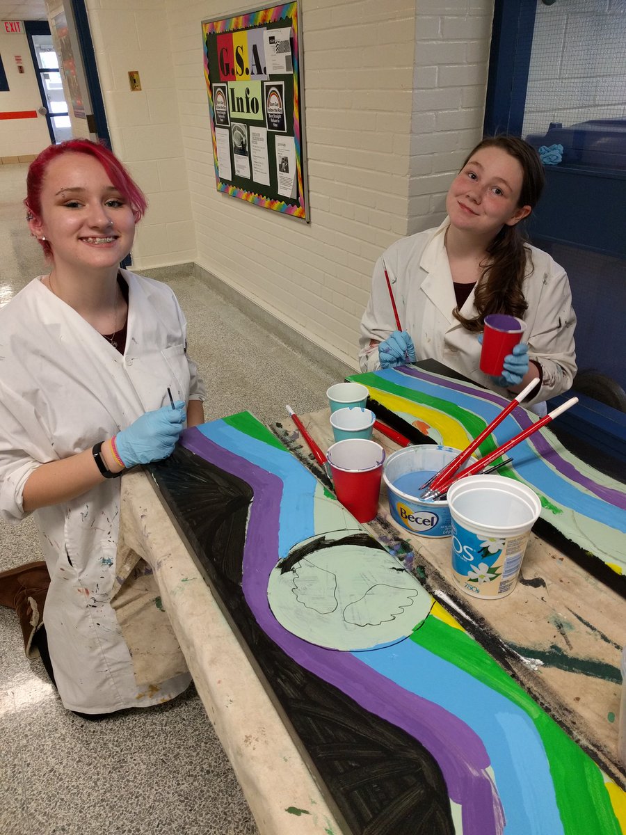 Here with Maddie &amp; Chloe as <a href="/PAS_South/">PAS South</a> students paint a #LGBTQA2S park bench for all to enjoy this spring and summer! #ward1derful <a href="/JimTovey/">JimTovey</a> <a href="/MississaugaPF/">Mississauga Parks & Forestry</a> <a href="/JoAnneBeggsRSW/">@enoughisenough🇨🇦🏳️‍🌈🇮🇪🇵🇸</a>