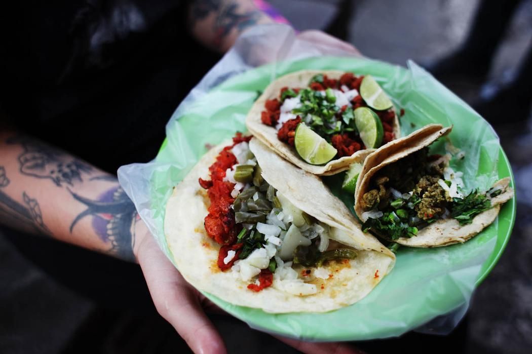 Pajaropolitico's tweet photo. Vamos por unos taquitos... ¿veganos?: @animalgourmet te dice dónde y de a cómo
https://t.co/lUpA40siB6 https://t.co/DQnUIkbIgK
