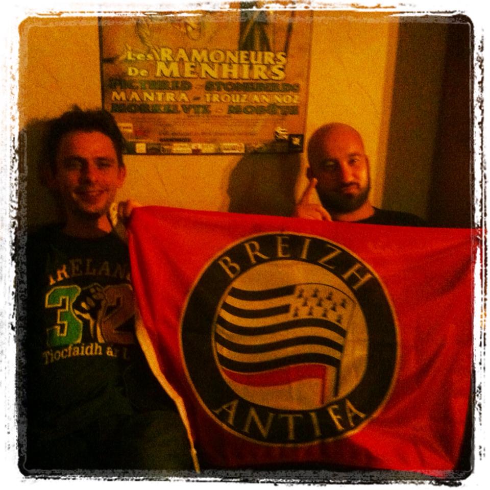 gaelroblin's tweet photo. Skalpel x Many the dog - Kommando Malik 2.0 #LePack https://t.co/DVZjwiFABo via @YouTube du #rap salement #antifa Si tu diffuse ou like t'es fiche S direct ! Comme les mecs sur la photo ! https://t.co/hRAPc9nxe6