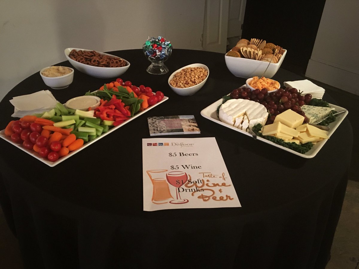 We’re here until 9:30pm!! Come for some amazing local art, snacks, and drinks 😋 #Atlanta #artshow #MINTgallery #AnnaJensen #atlantaart #atlart