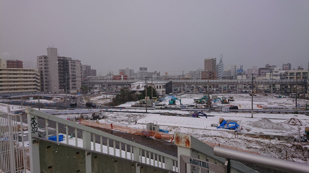 博多駅前3丁目 Ai Will鍼灸 整体院 古賀達彦 おはようございます 香椎駅から撮影しましたがうっすら積もって大粒の雪が降ってますね 来院される際足下に気を付けて暖かい格好でお越し下さい やわらぎ鍼灸整骨院香椎院 やわらぎ香椎 福岡