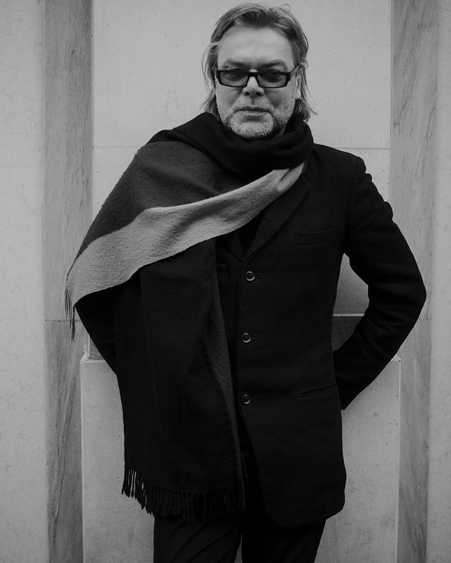 nogravityleft's tweet photo. The master of lines and colour. @daviddownton

#DavidDownton #Portrait #Artist #Illustrator #Fashion #Style #London #BlackandWhite https://t.co/AWCmXNQdcW https://t.co/8ovAsCYpOE
