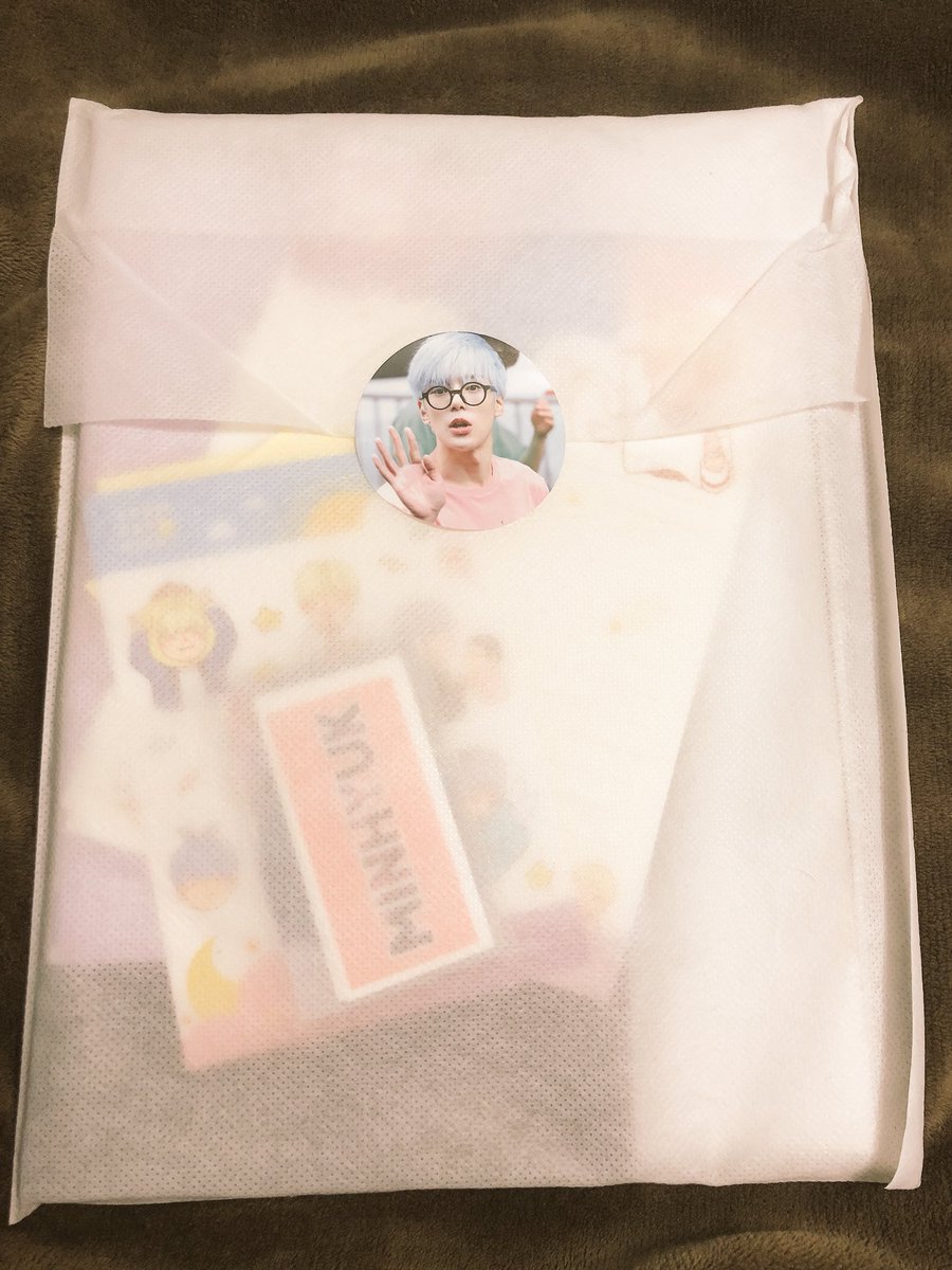 YougoodDece's tweet photo. Thank you @celestialkwon for doing this GO! LOOK HOW GOOD HE LOOKS!!! Tysvm❤️Thank you @MoodMaker931103 for making such a wonderful SG! Minhyuk is so cute I’m melting💕😭 #KwonProofs https://t.co/oD5i9edTJ6
