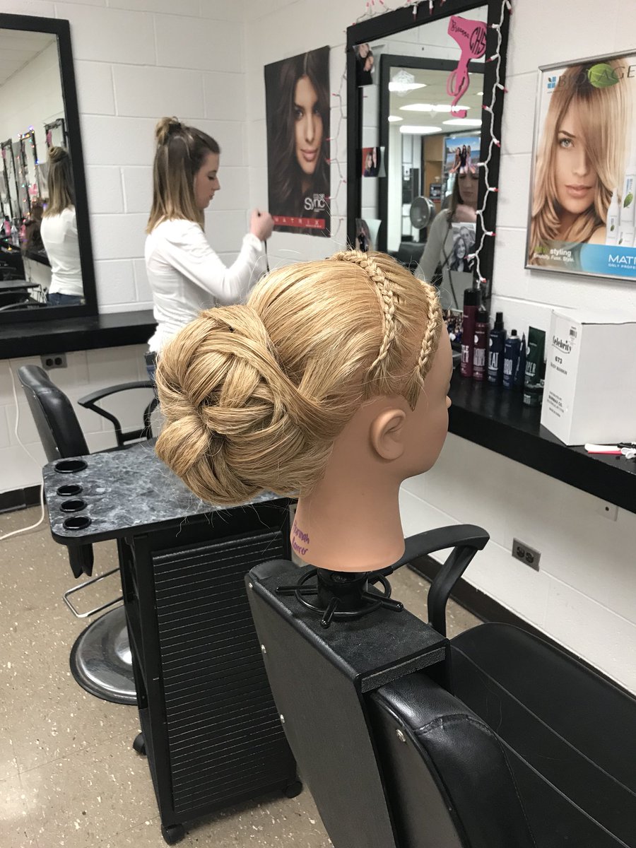 Fore_CHSCosmo's tweet photo. Why I love my job: 1. my students are CRAZY TALENTED 2. We listened to “The Greatest Showman” sound track on repeat for 3 hours straight during Clinicals. @CHSBlueDemons https://t.co/IlJP7CKojg