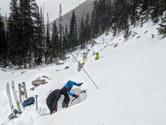 ExpeditionBA's tweet photo. Snow science is a critical part of decision making in the Backcountry! @bondioutdoorleadership offers a range of courses to keep you safe during Backcountry travel! Check out the link in out bio for more info. #RenewalAwaits https://t.co/lm1GpML8wz https://t.co/ocKBhahxHm