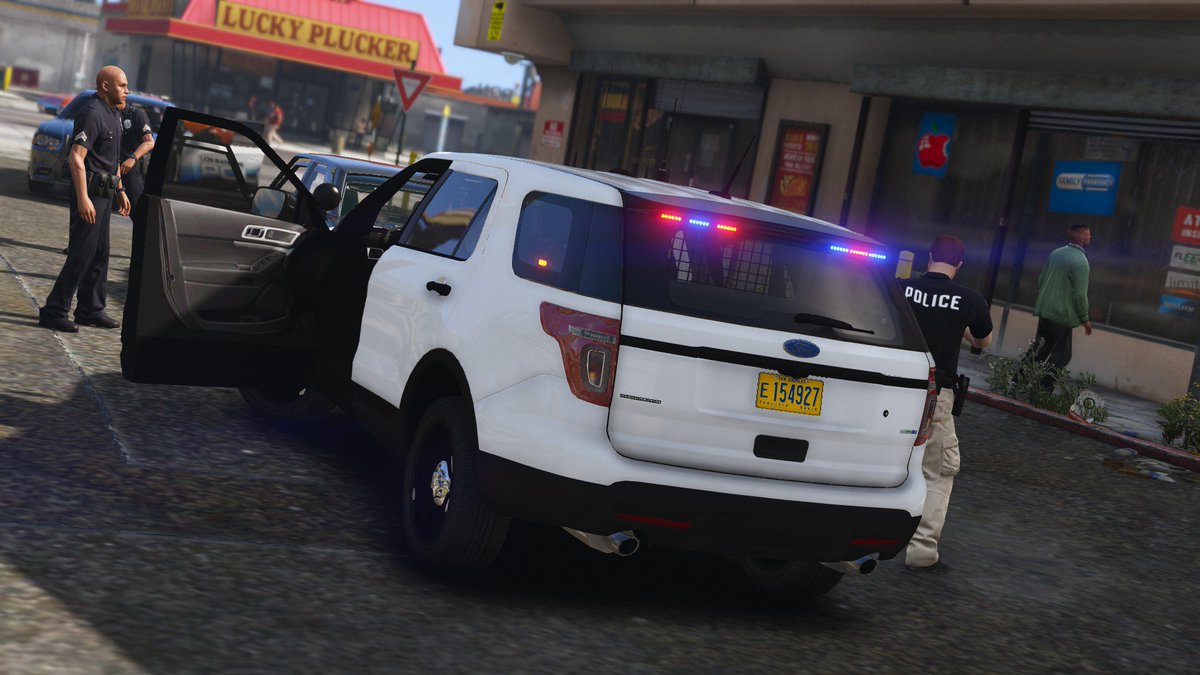 maxmov_'s tweet photo. Loving this thing. Do I look like @Polecat324 yet? #gangunit #fpiu #fordpolice #gta5 #lspdfr https://t.co/hUUHL595v8