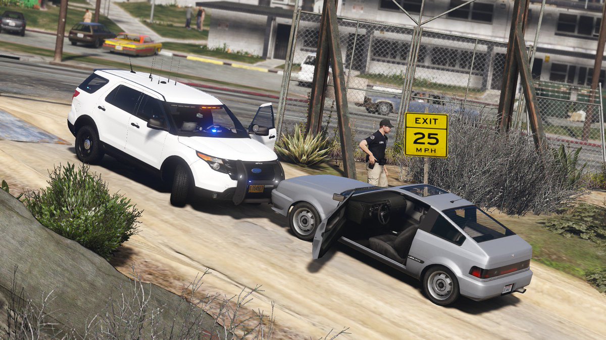 maxmov_'s tweet photo. Loving this thing. Do I look like @Polecat324 yet? #gangunit #fpiu #fordpolice #gta5 #lspdfr https://t.co/hUUHL595v8
