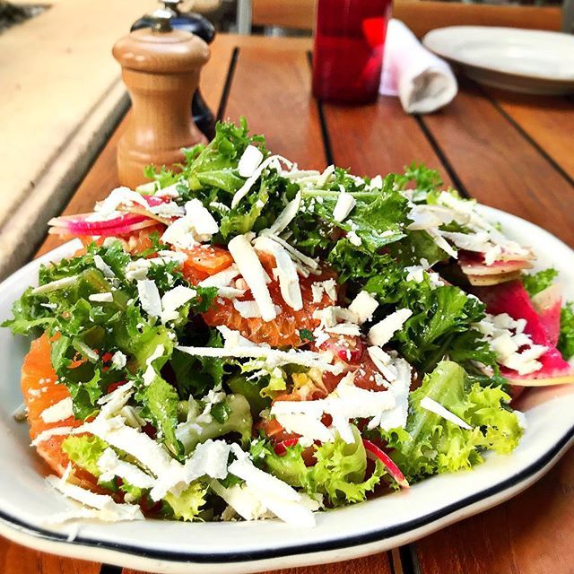 michaelsgenuine's tweet photo. Orange π & radish Salad π₯ #castelvetrano olives, chicory, ricotta salata, #sherryvinaigrette #mgfddinner #mgfdsalad #thisismgfd #michaelsgenuine https://t.co/Aa1MdfWZOG