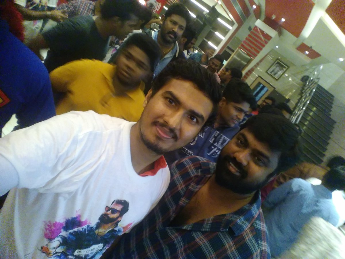 eswarcvf's tweet image. #Selfiee With @vijayfilmaker bro At  @VettriTheatres #FDFS #SketchPongal