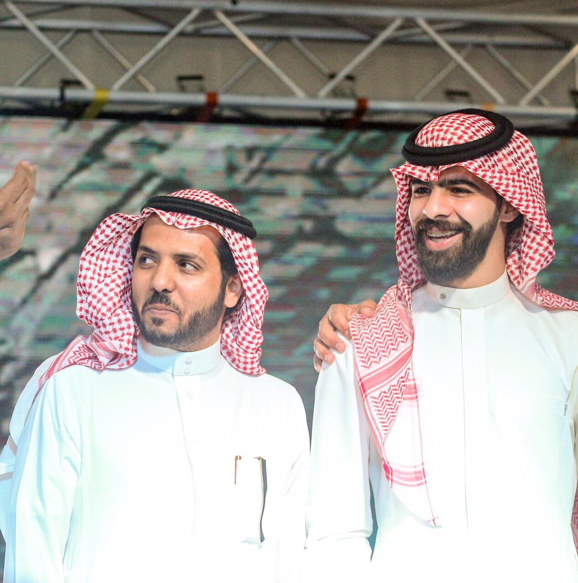 مهرجان عسفان 1 On Twitter ليلة حافلة ومميزة بحضور النجم معاذ الجماز برفقة المهندس عمر بن حامد العصيمي رئيس بلدية عسفان المشرف العام على مهرجان عسفان الاول Muath Aljmaz Https T Co Xxejeqaksz