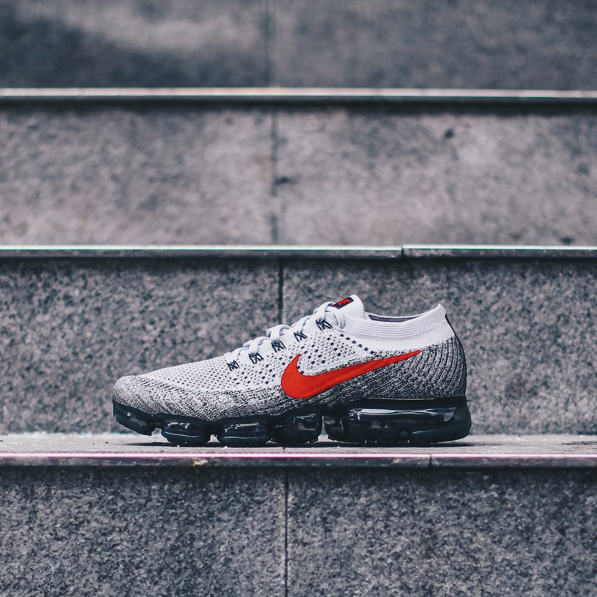 nike air vapormax flyknit platinum red black