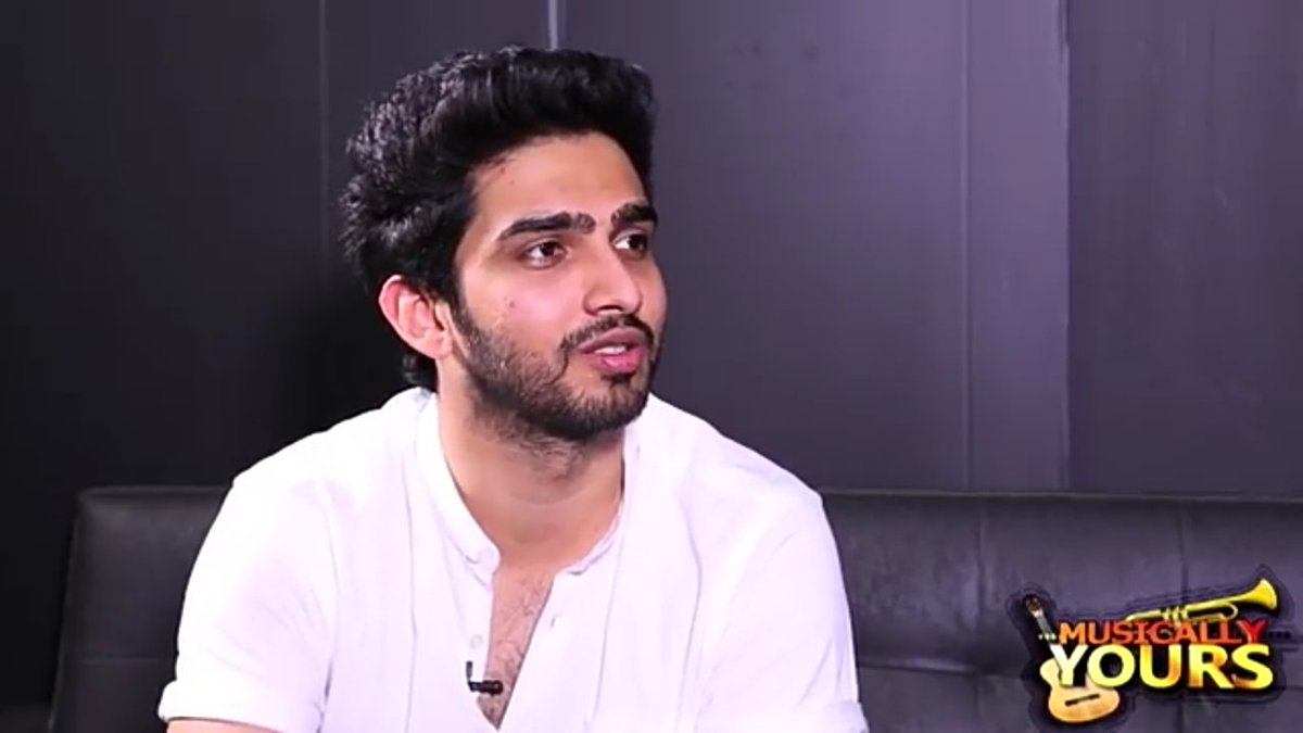 Priyal_krusher's tweet photo. Amal: 'If you see #CWJH it's a simple song if you remove the production it's a song which you can randomly sing on a guitar. I've added alot of elements, jaaz which no one tries here.'

You're so experimental Amal like you always try your best to make your music sound different😍 https://t.co/MKzCCykRyQ