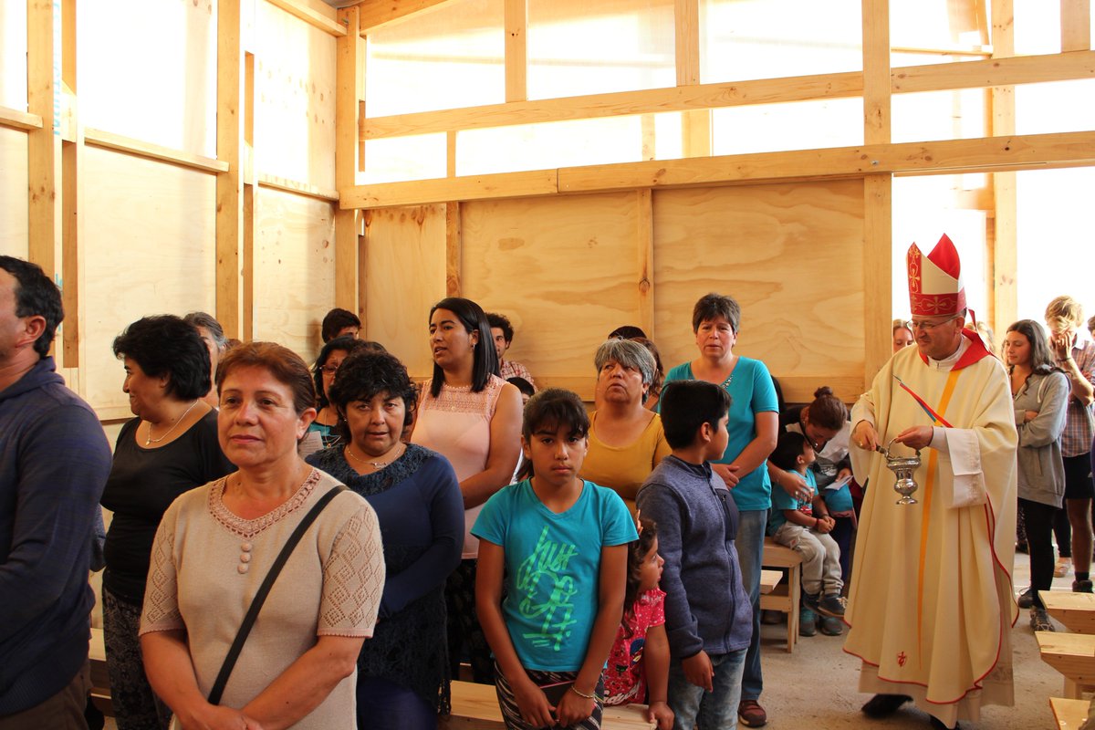 ArzobispadoLS's tweet photo. Jóvenes de @CapillaPais construyeron nuevo templo para comunidad "San Alberto Hurtado" del sector Pan de Azúcar en #Coquimbo

Más detalles aquí: https://t.co/VMpSORtK2U https://t.co/wpcQ6dPOq1