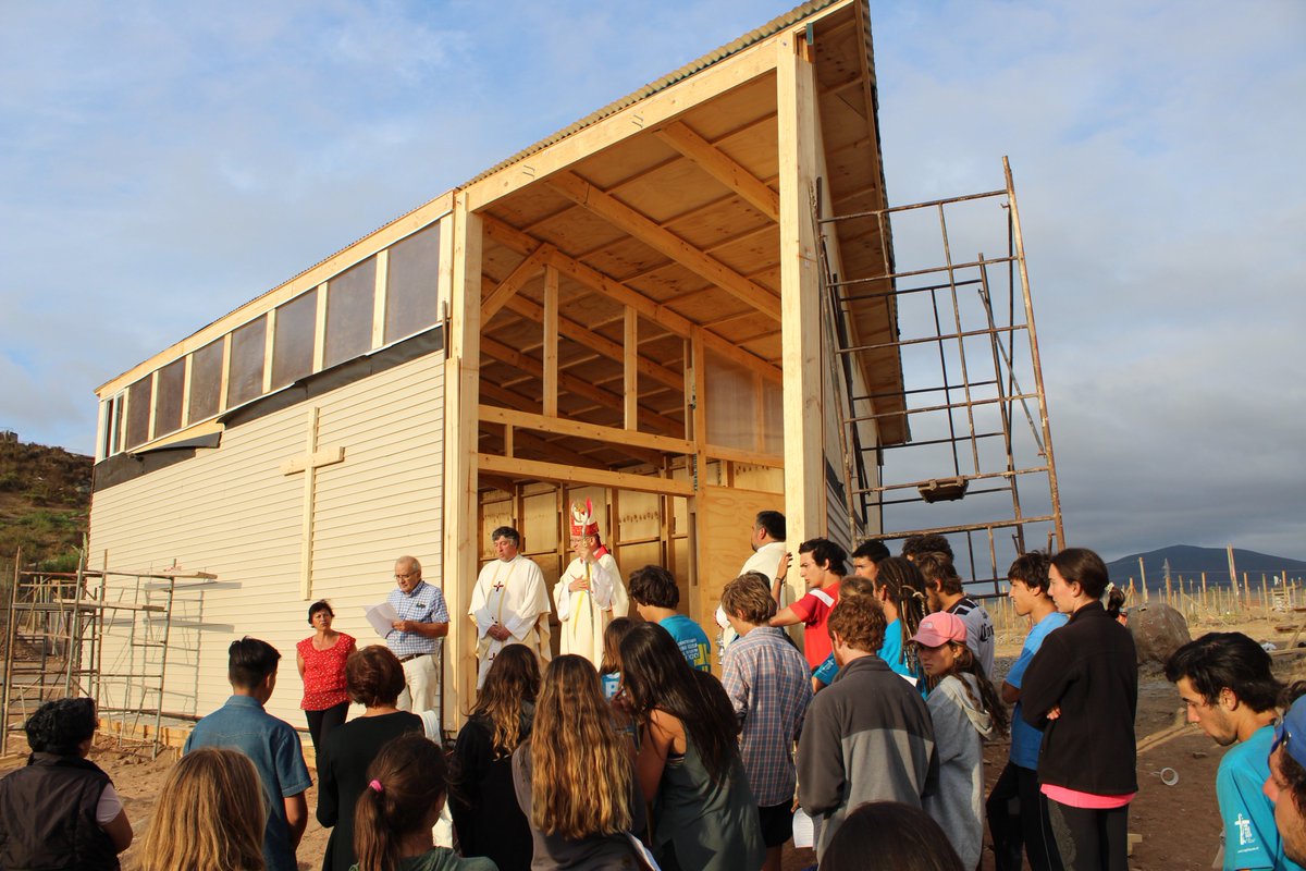 ArzobispadoLS's tweet photo. Jóvenes de @CapillaPais construyeron nuevo templo para comunidad "San Alberto Hurtado" del sector Pan de Azúcar en #Coquimbo

Más detalles aquí: https://t.co/VMpSORtK2U https://t.co/wpcQ6dPOq1