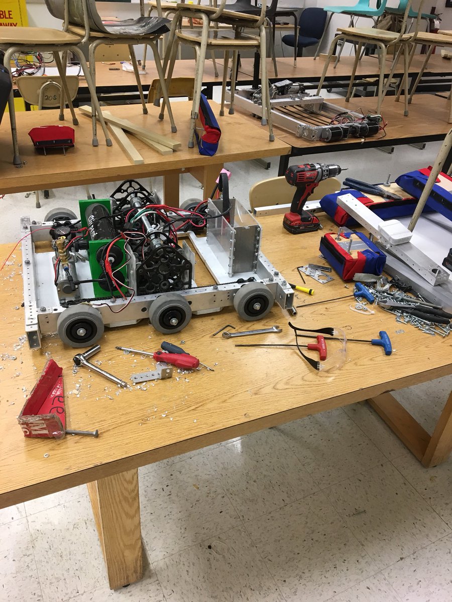 forthighschool's tweet photo. “Twice but nice” is torn down in 1hr after 6 weeks of work in #firststeamworks and a new robot is born! T-minus 40 days! #frc #FIRSTPowerUp #omgrobots #EIPS #FortSask https://t.co/oyqbIGml9v