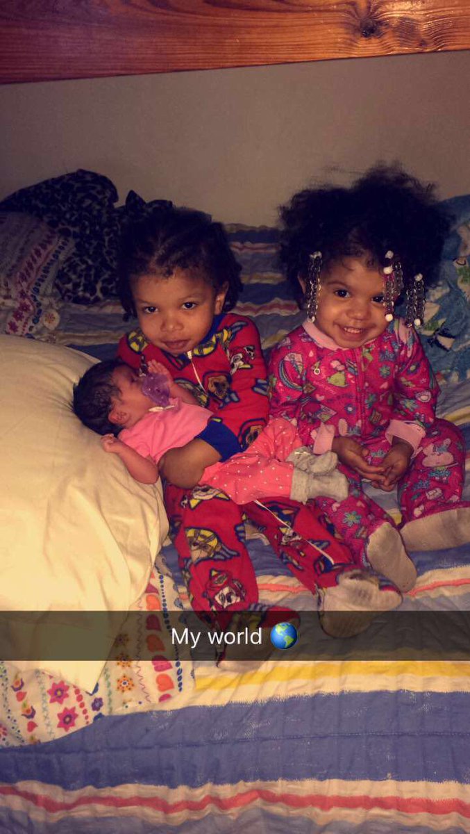 DOPEST_90sBaby's tweet photo. My rib, my heart &amp; my backbone 🌎👶🏽💕 https://t.co/ks1yjTMVpH