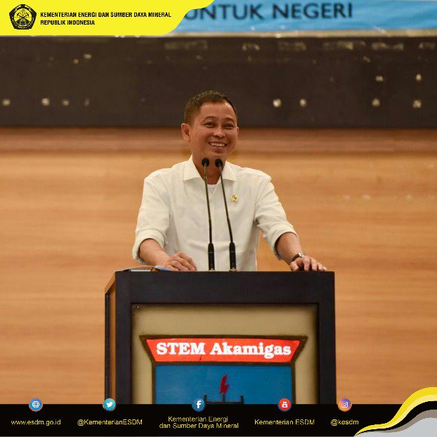 KementerianESDM's tweet photo. Menteri Jonan: Kalau gedungnya baru, ini mestinya gedungnya baik, bila dibandingkan dengan universitas negeri yang saya kunjungi, ini kualitasnya tidak kalah. Saya minta kualitas proses belajar mengajar dan kualitas lulusan juga tidak boleh kalah #energiberkeadilan https://t.co/F88vF3aUAZ
