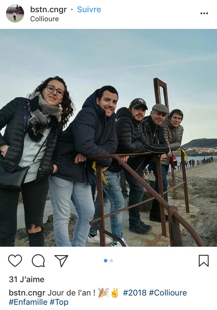 p2vdujour's tweet photo. #points2vue de famille #Collioure #sculpture #cadre @Ma2f2 https://t.co/JLIWDynApS