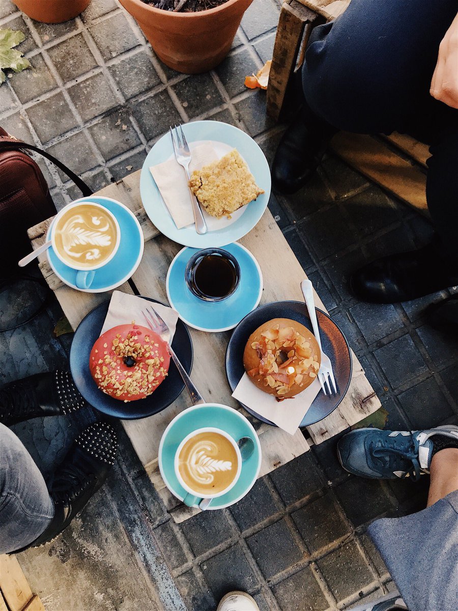 espaijoliu's tweet photo. It’s Friday! VEGAN DONUTS from @ladonuteria!
Let’s enjoy 🍩 
#espaijoliu #specialtycoffee https://t.co/JflqacntoP